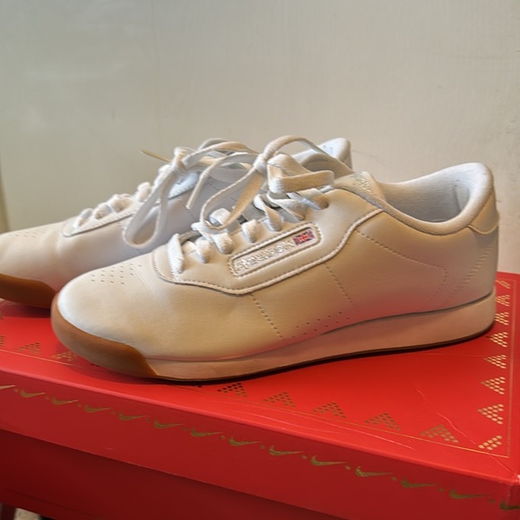 Reebok women’s princess sneaker - Picture 3 of 6